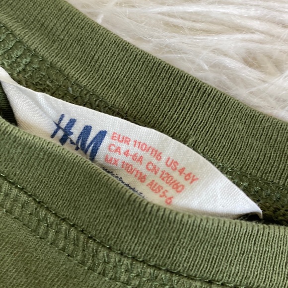 HM 3-D scale dinosaur shirt long sleeve - Picture 2 of 3